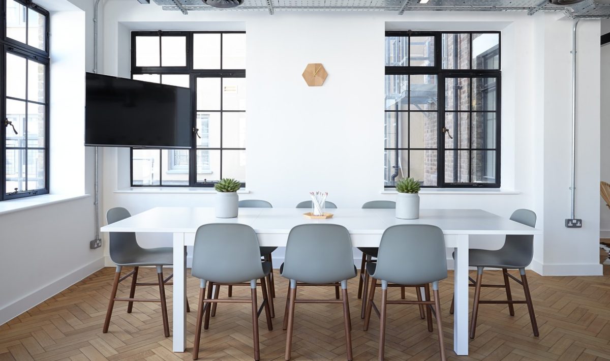 Quels sont les avantages du mobilier de bureau professionnel personnalisable ?