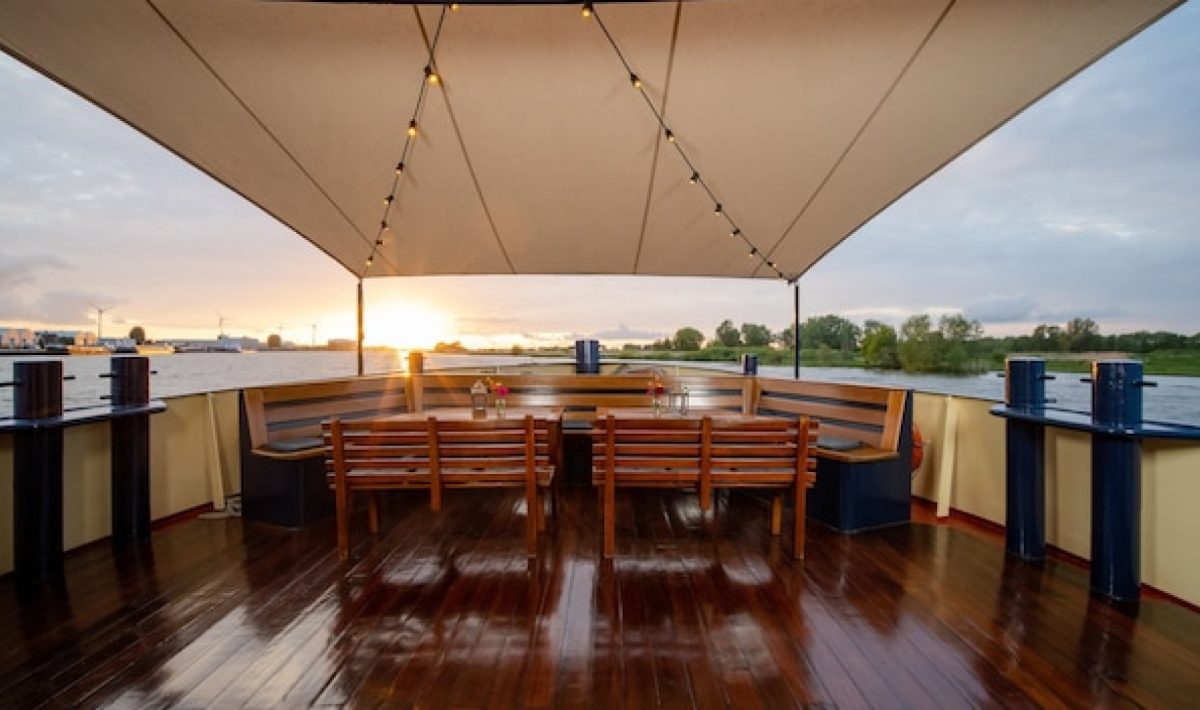 Stores sur mesure : faites entrer la lumière, gardez votre intimité